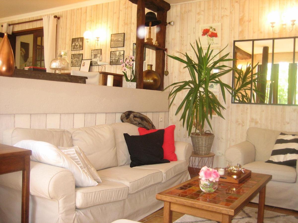 Les Pierres Blanches Bed & Breakfast Bonneuil-Matours Eksteriør bilde