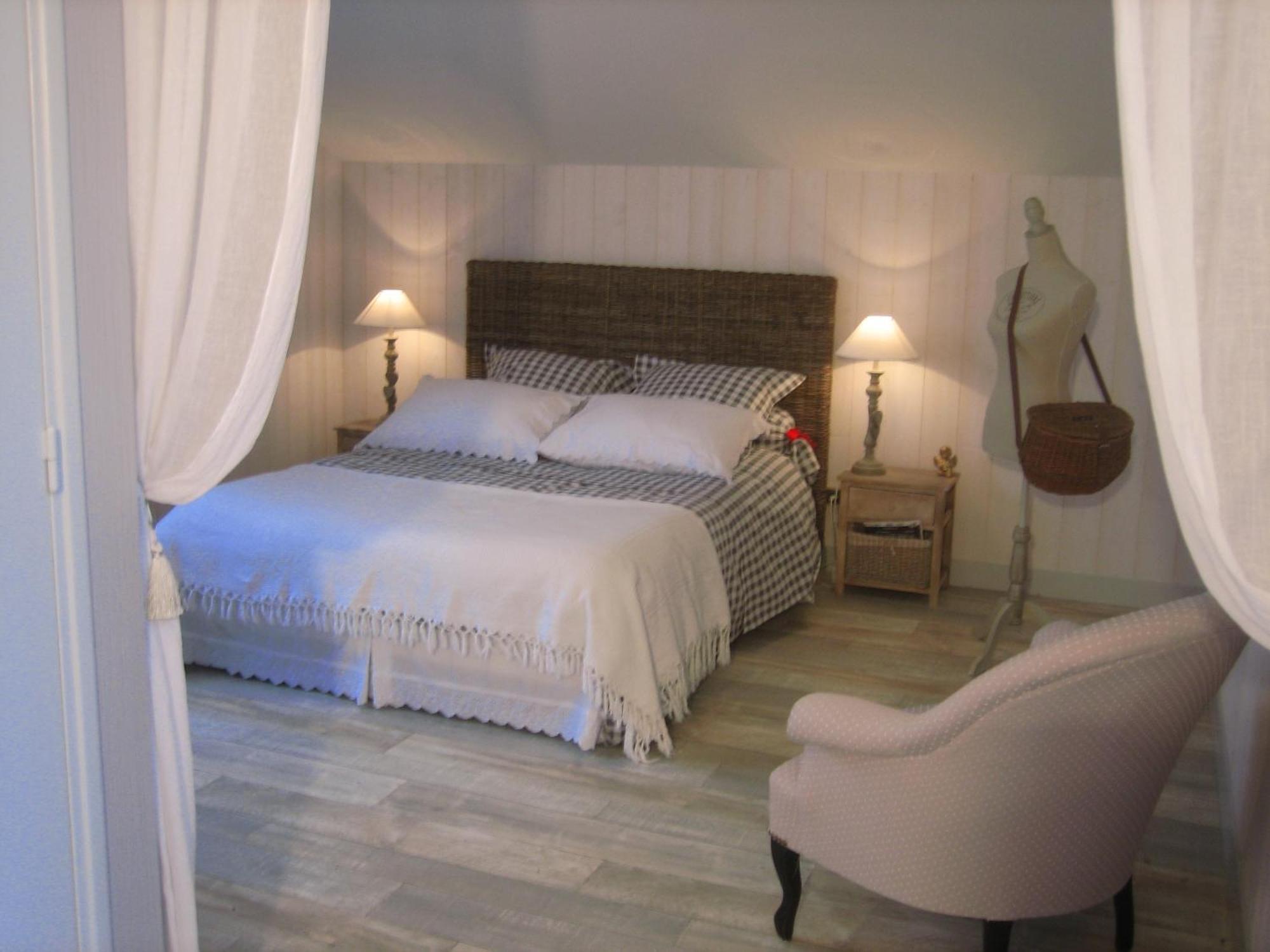Les Pierres Blanches Bed & Breakfast Bonneuil-Matours Eksteriør bilde