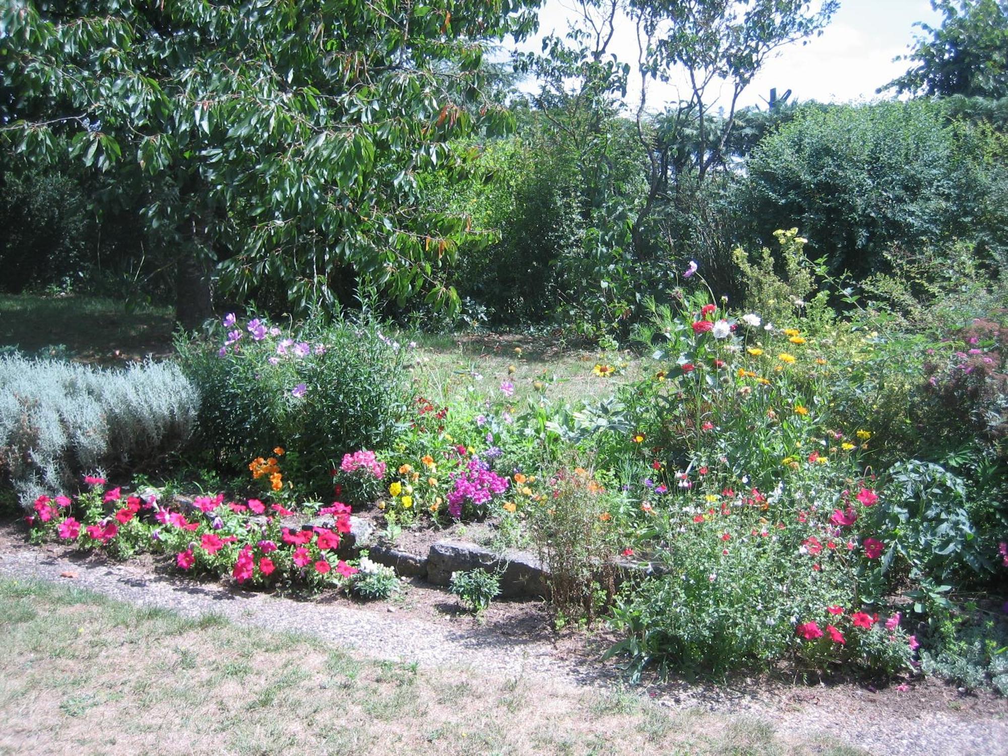 Les Pierres Blanches Bed & Breakfast Bonneuil-Matours Eksteriør bilde